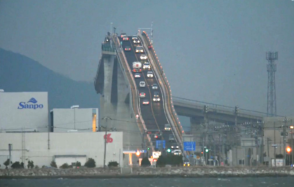 Látvány és valóság: a japán hullámvasút híd
