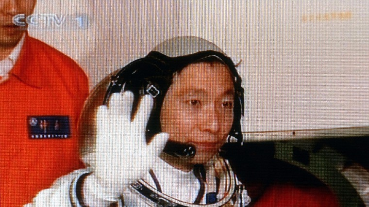 Jang Li-vej, Kína első űrhajósa, a 2003-as misszióról: Valaki, vagy valami kopogott az űrhajó oldalán, és azóta is hallani!