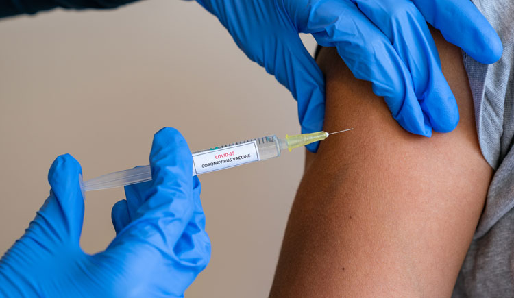 Új tanulmány:A COVID-19 oltás gyengíti az immunrendszert ( különösen a Pfizer vagy a Moderna vakcinák )